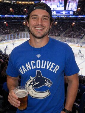 Vancouver Canucks TShirt (LARGE)
